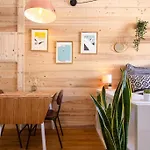Chailloud - Modern 2pax - Lively Area - Tv Wifi Apartment
