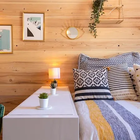 شقة Chailloud - Modern 2pax - Lively Area - Tv Wifi