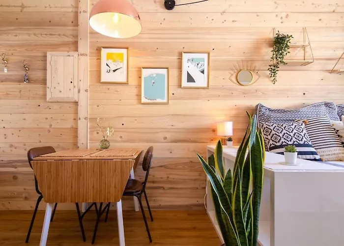 Chailloud - Modern 2pax - Lively Area - Tv Wifi Apartment